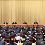发展社区支持的居家养老，扩大普惠养老服务